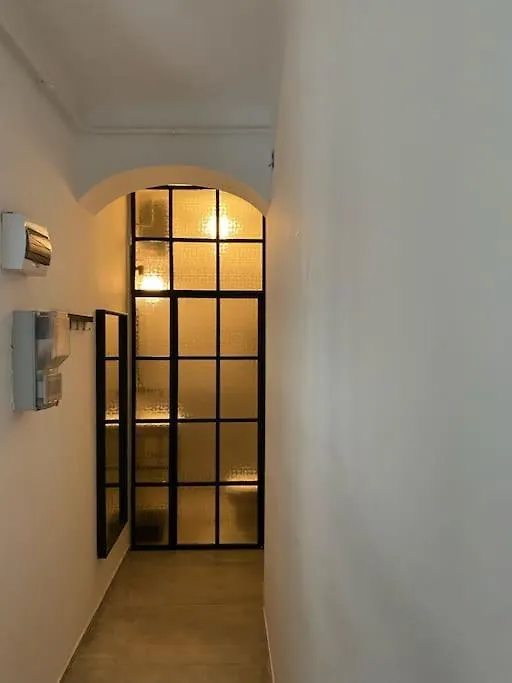 Charming Apartment In The Heart Of Gellert Area. Budapeste
