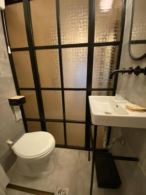 Charming Apartment In The Heart Of Gellert Area. Budapeste Hungria
